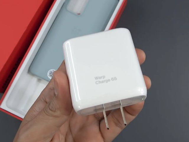 OnePlus 9RT Обзор: Флагманский смартфон по доступной цене
