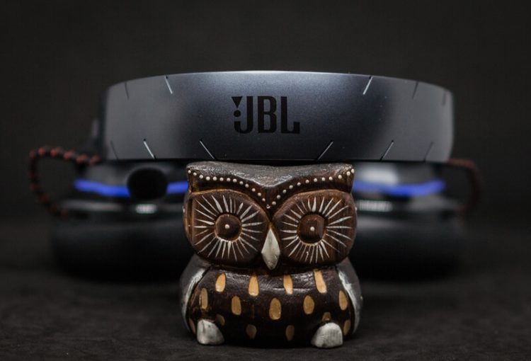 Обзор JBL Quantum 800 — беспроводные игровые наушники
