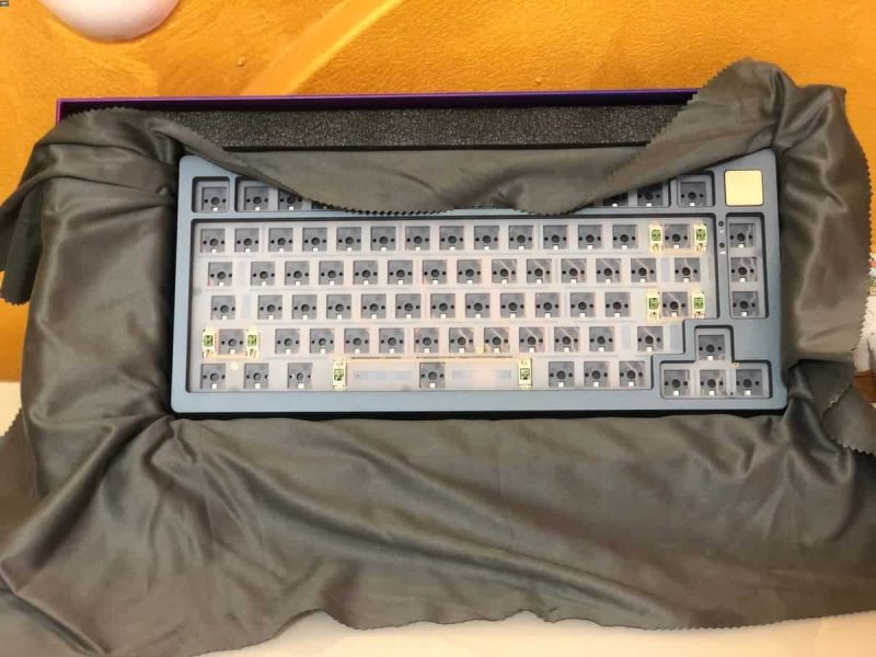 KiiBoom Moonshadow 81 Review - A tough but sleek mechanical DIY keyboard with transparent keys