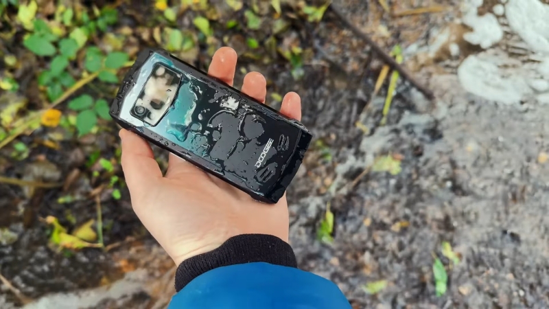 DOOGEE Smini Review – A Tiny Rugged Smartphone with Mighty Power And Rear Display!