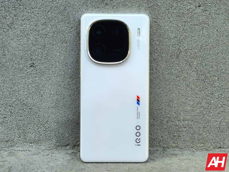 iQOO 12 Review: Great all-round performance under budget