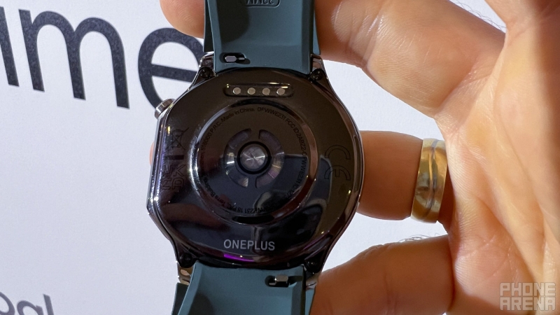 OnePlus Watch 2 Hands-on Review: Ingenious new watch with two chipsets and two operating systems